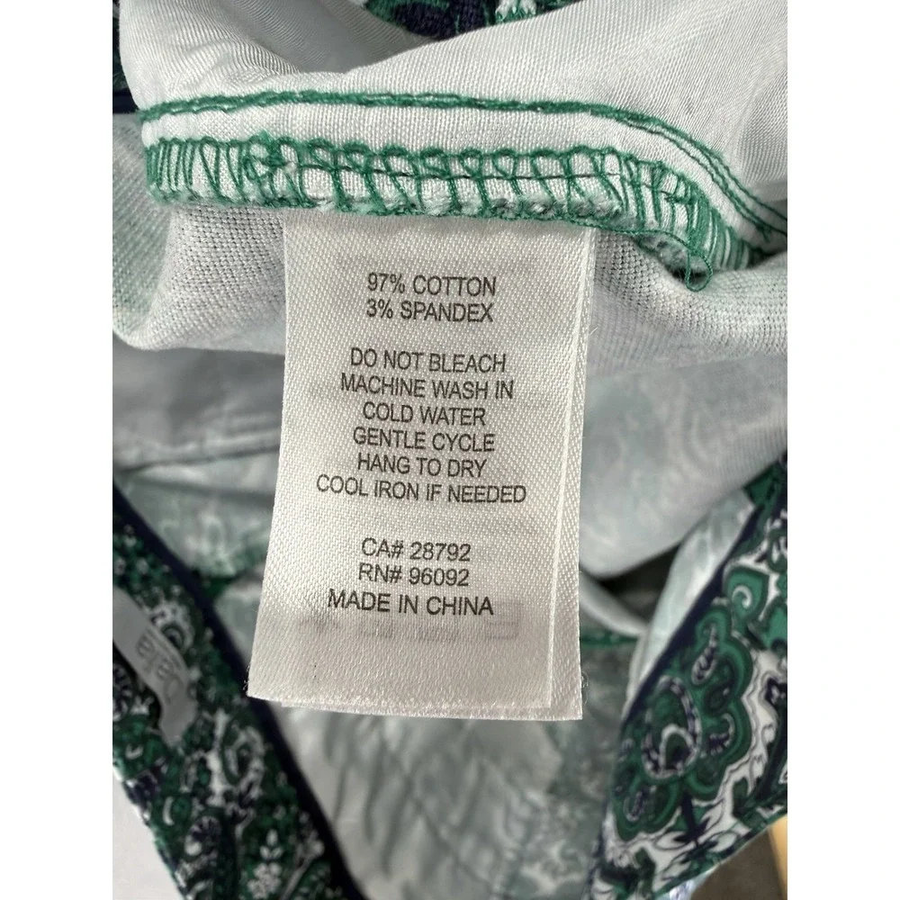 Dalia Women's Sz 12 (US Large) All‎ Over Green Floral & Paisley Print Shorts